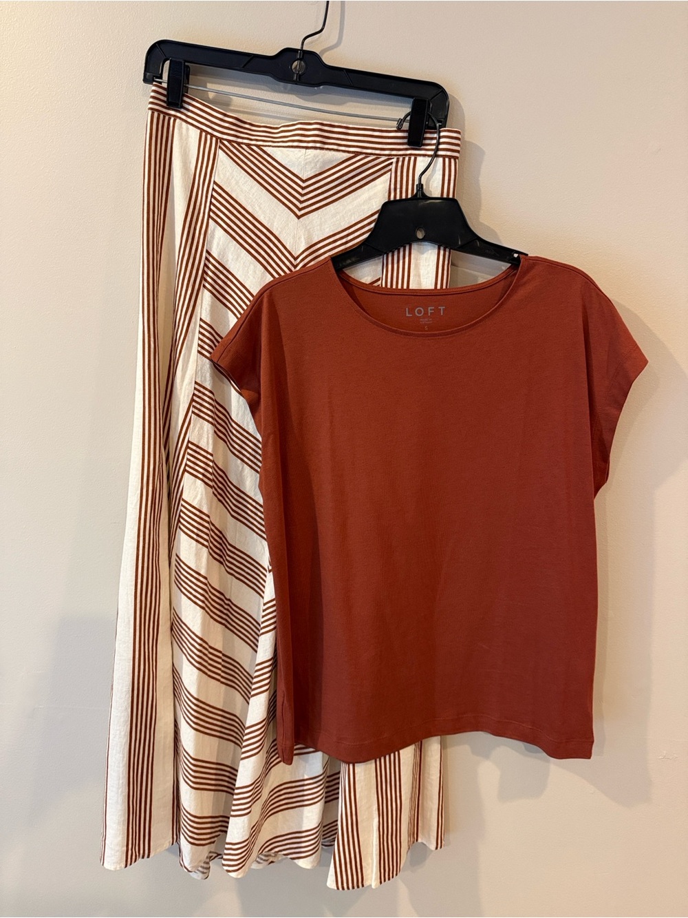 LOFT Rust/Brown Short Sleeve Crewneck Tee - Picture 4 of 4